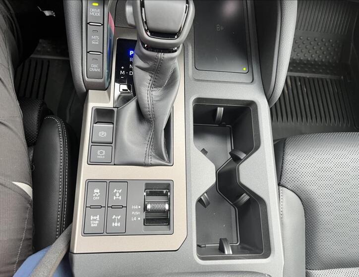 Toyota Land Cruiser 26