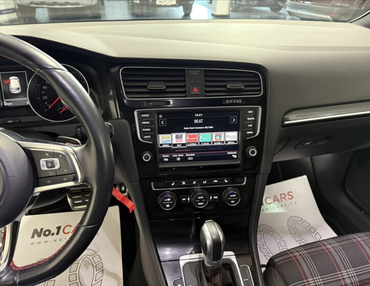 Volkswagen Golf 11