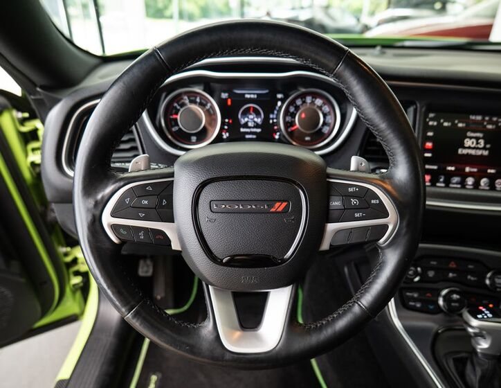 Dodge Challenger 6