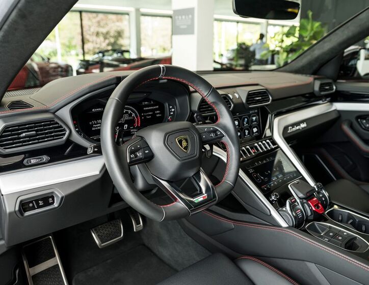 Lamborghini Urus 5