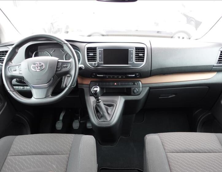 Toyota ProAce Verso 9