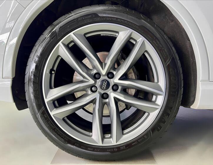Audi Q7 9