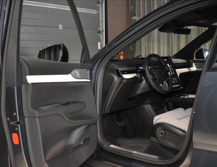 Volvo EX90 18