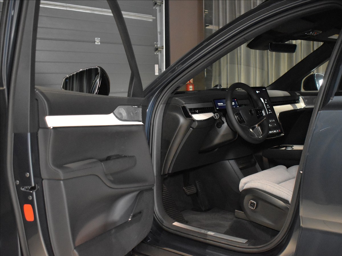 Volvo EX90