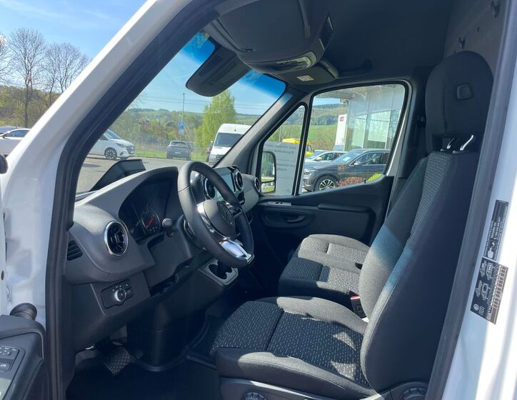 Mercedes-Benz Sprinter 9