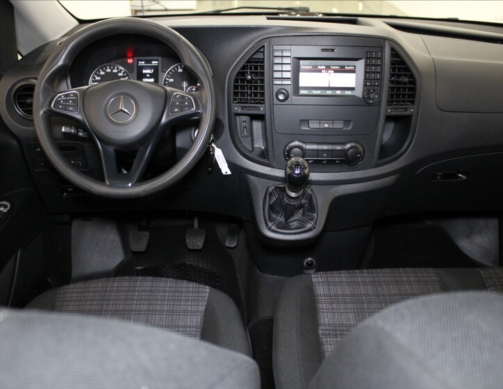 Mercedes-Benz Vito 9