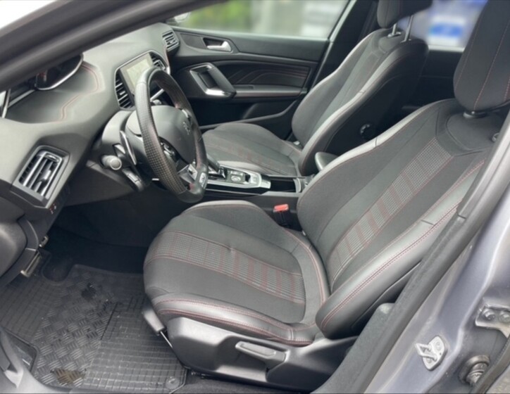 Peugeot 308 7