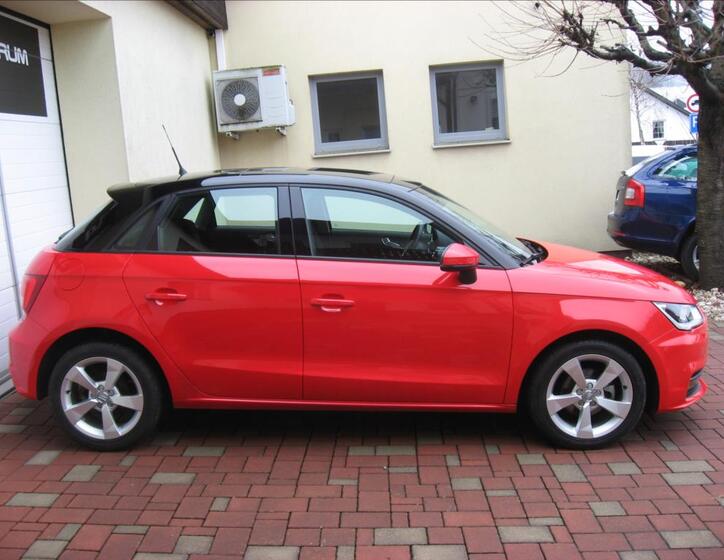 Audi A1 6