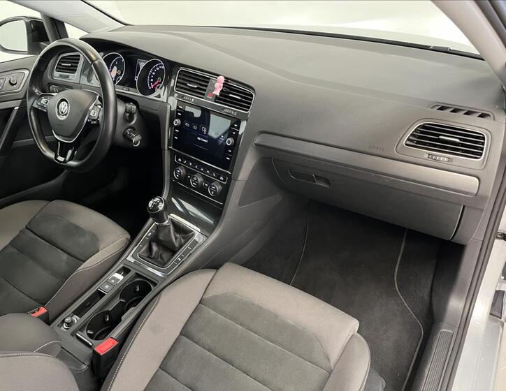 Volkswagen Golf 24