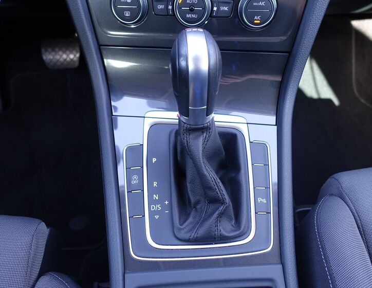 Volkswagen Golf 18