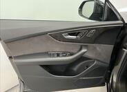 Audi Q8 29