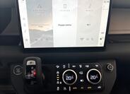 Land Rover Defender 19