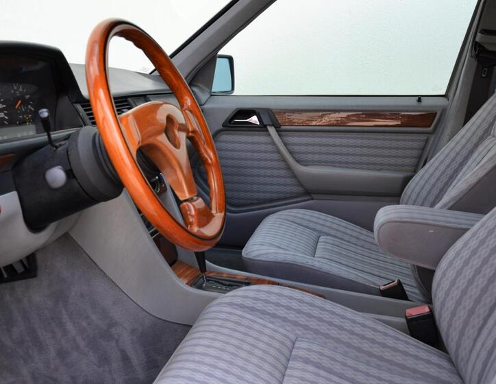 Mercedes-Benz 124 16