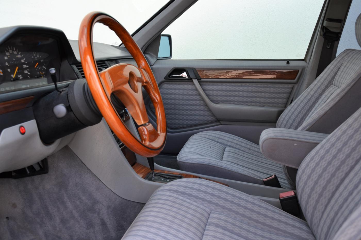 Mercedes-Benz 124