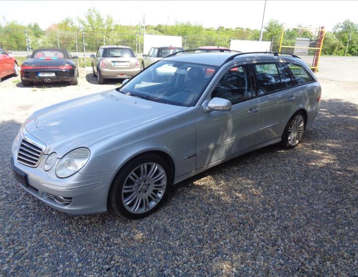 Mercedes-Benz 211 3