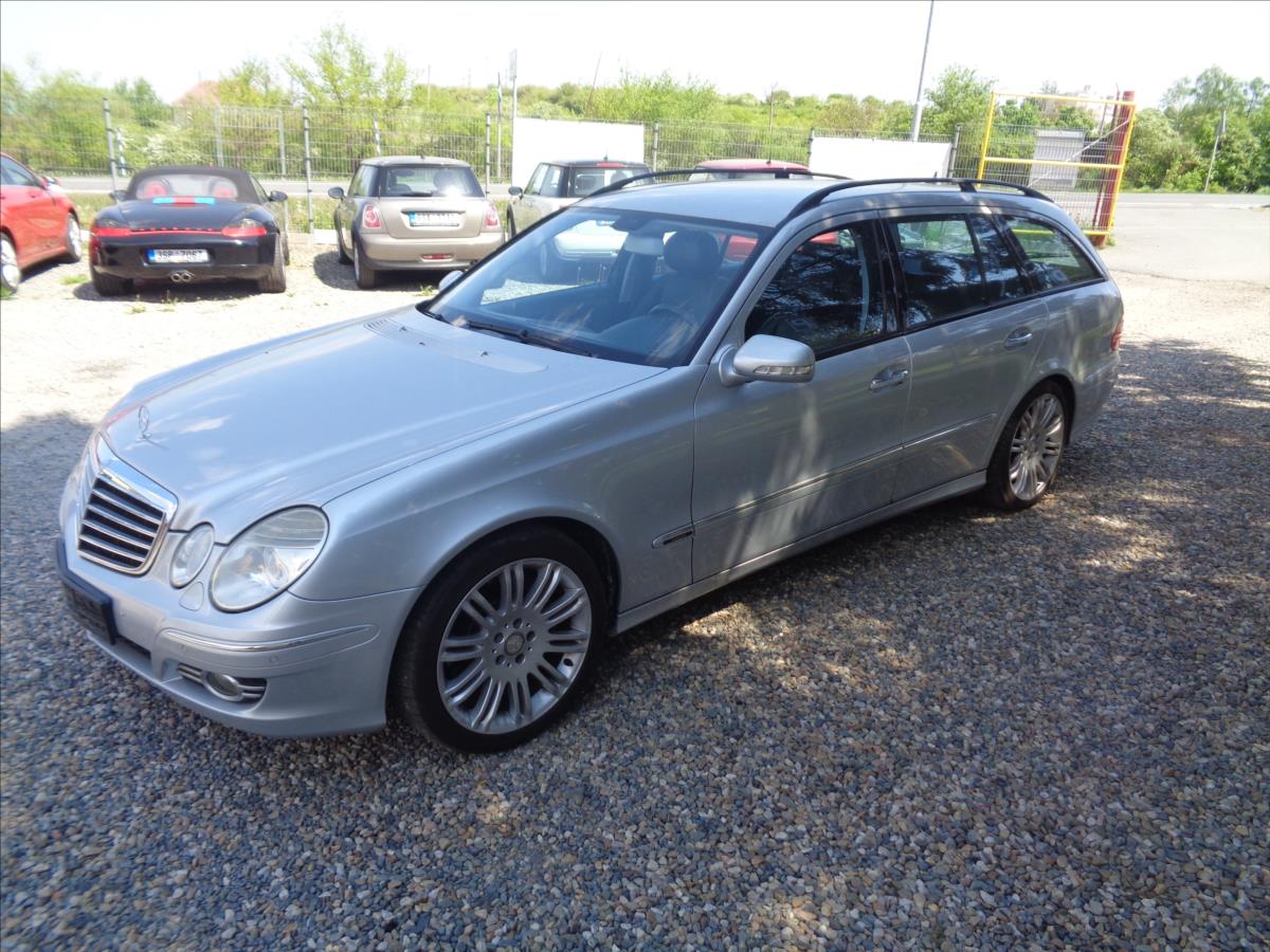 Mercedes-Benz 211