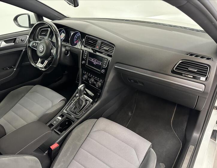 Volkswagen Golf 23