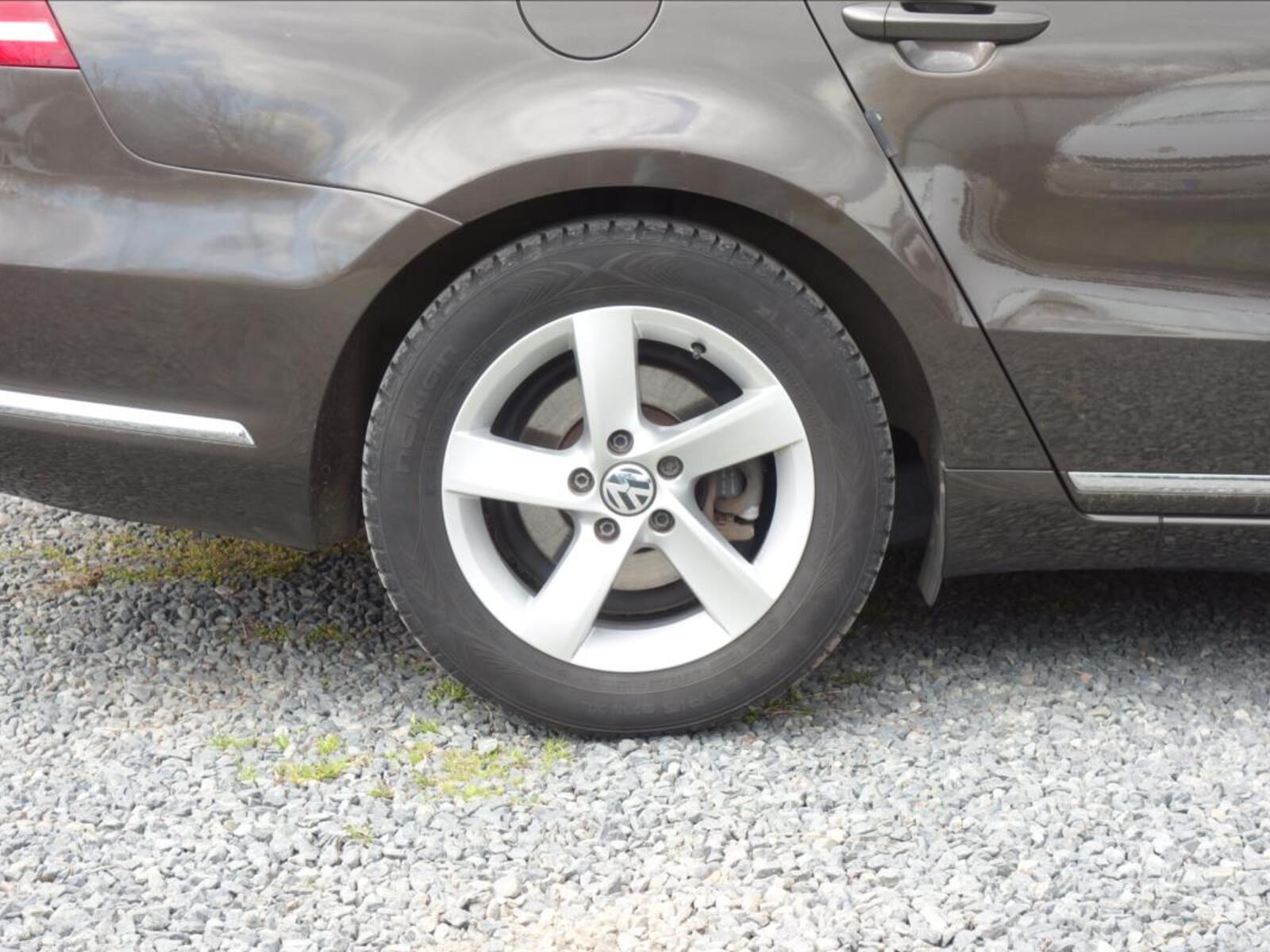 Volkswagen Passat 9