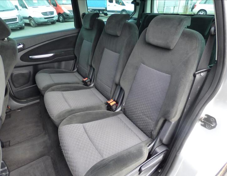 Ford Galaxy 27