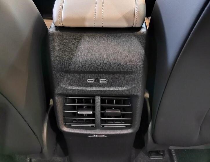 Ford Explorer 18