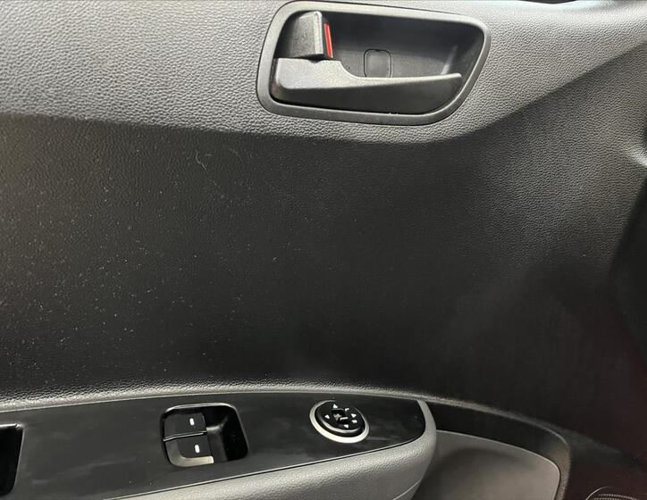 Hyundai i10 16