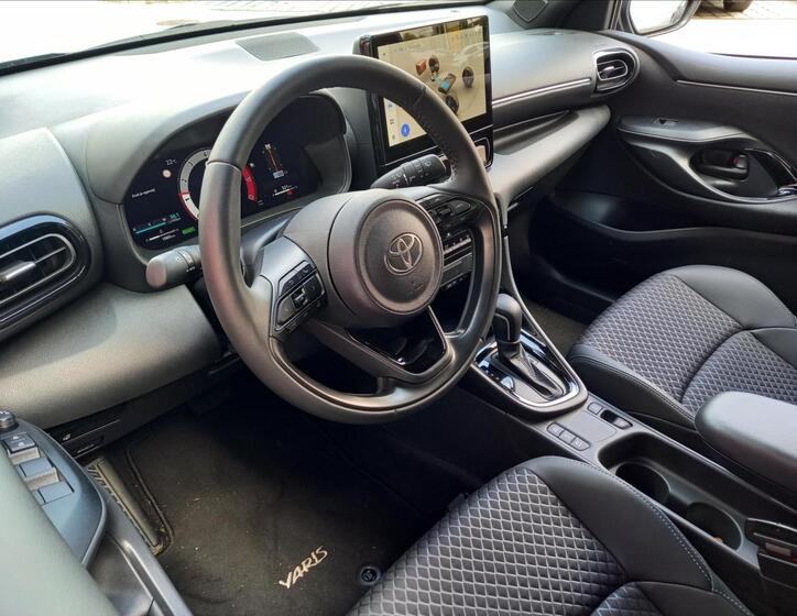 Toyota Yaris 7