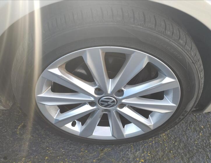 Volkswagen Golf 16