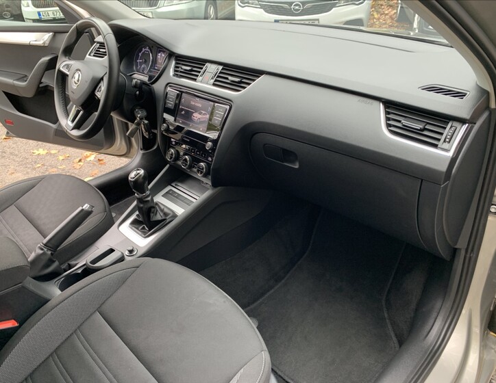 Škoda Octavia 12