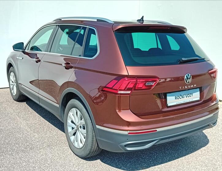Volkswagen Tiguan 9