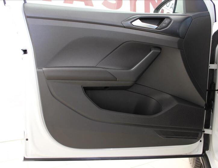 Volkswagen T-Cross 9