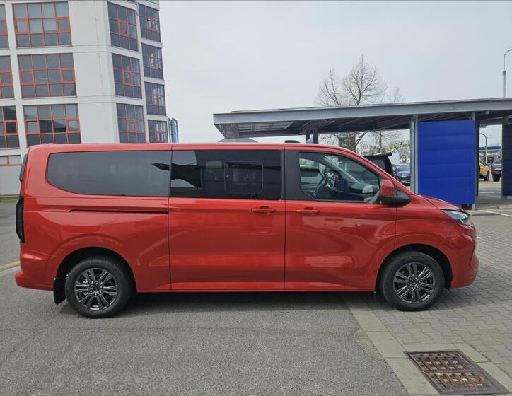 Ford Tourneo Custom 6