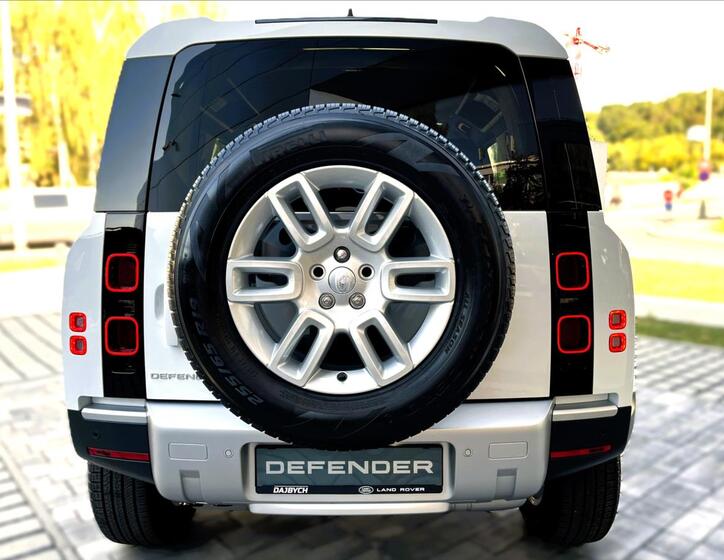 Land Rover Defender 5