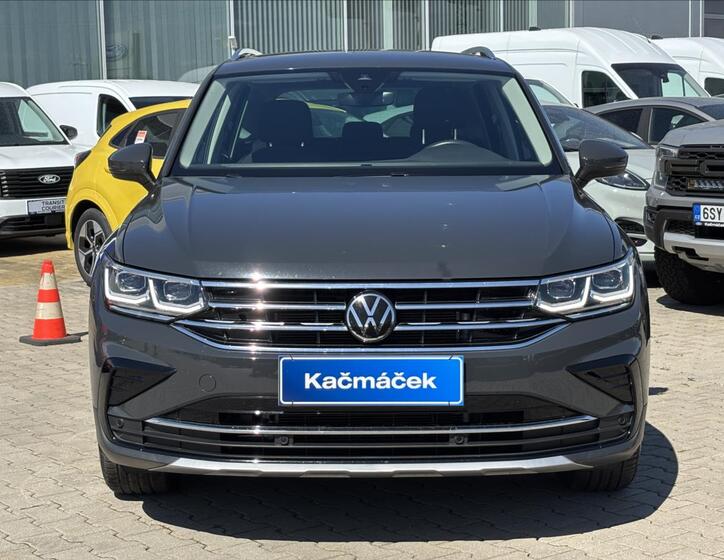 Volkswagen Tiguan 8