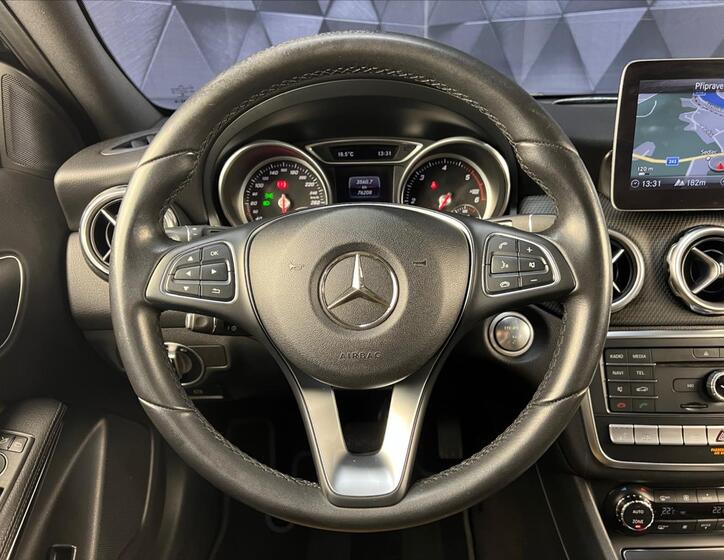 Mercedes-Benz GLA 13