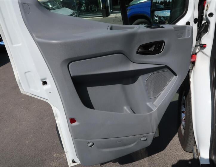 Ford Transit 18