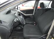 Toyota Yaris 8