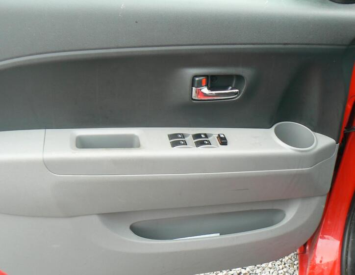 Daihatsu Sirion 8