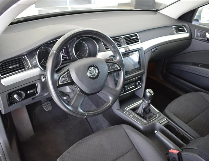 Škoda Superb 9