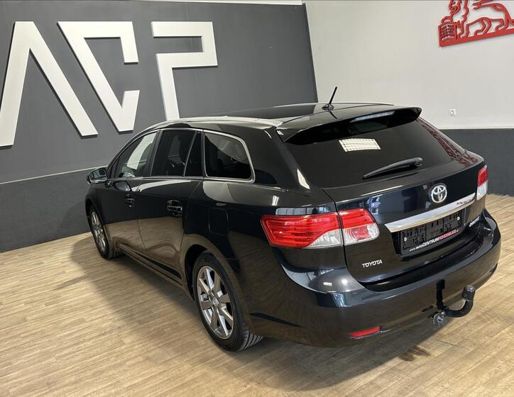 Toyota Avensis 8