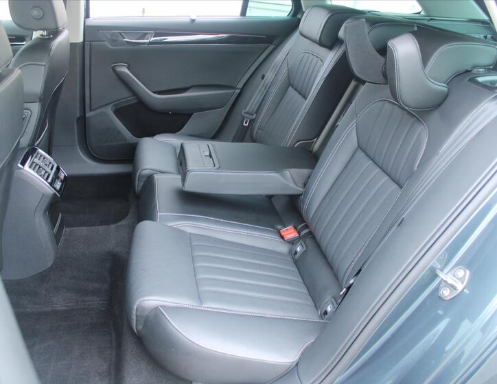 Škoda Superb 9