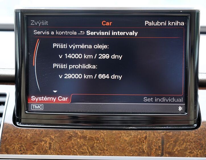 Audi A8 40