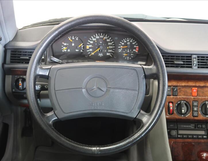 Mercedes-Benz 124 17