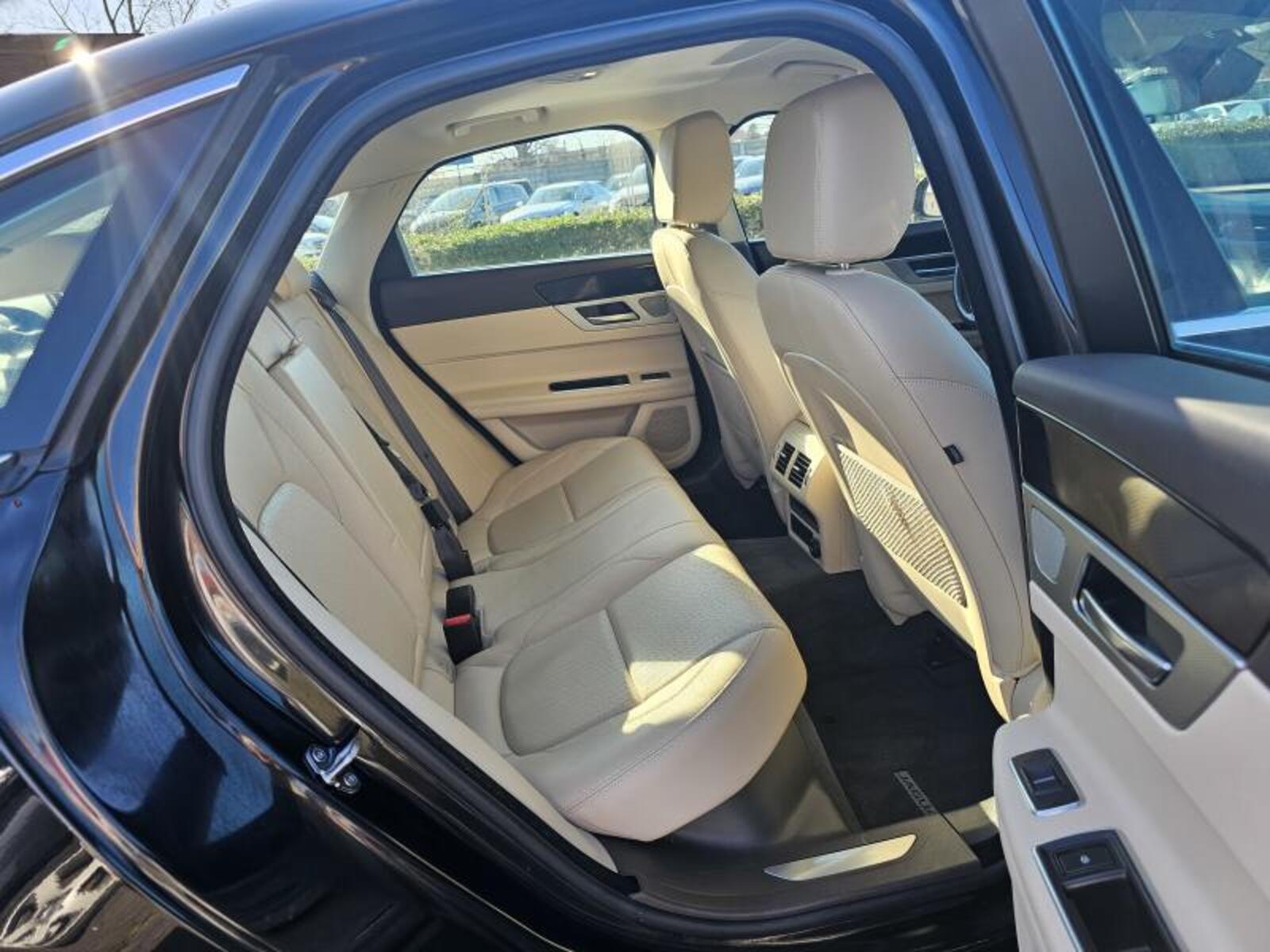 Jaguar XF 35