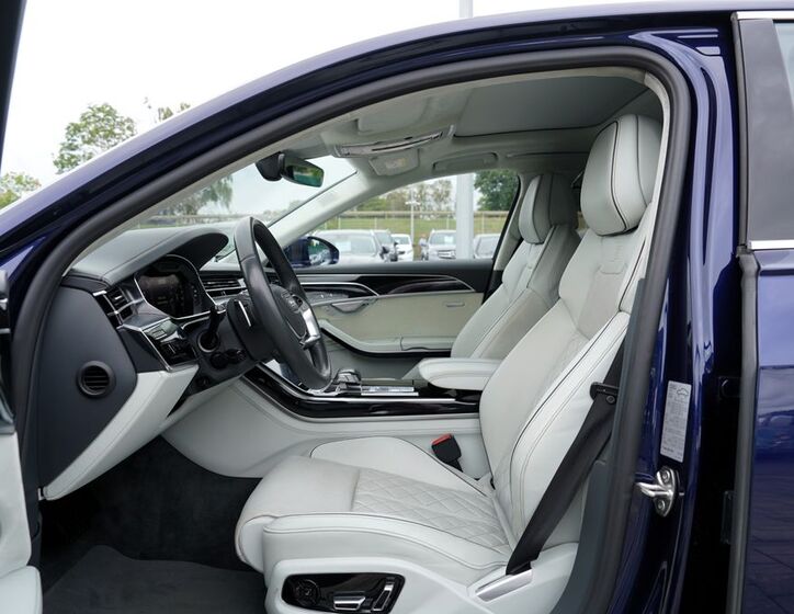 Audi A8 26