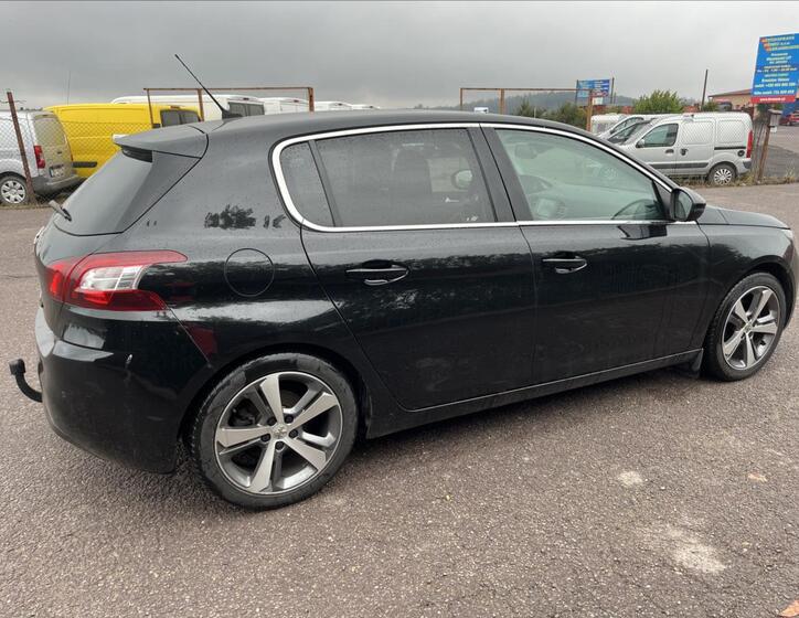Peugeot 308 5