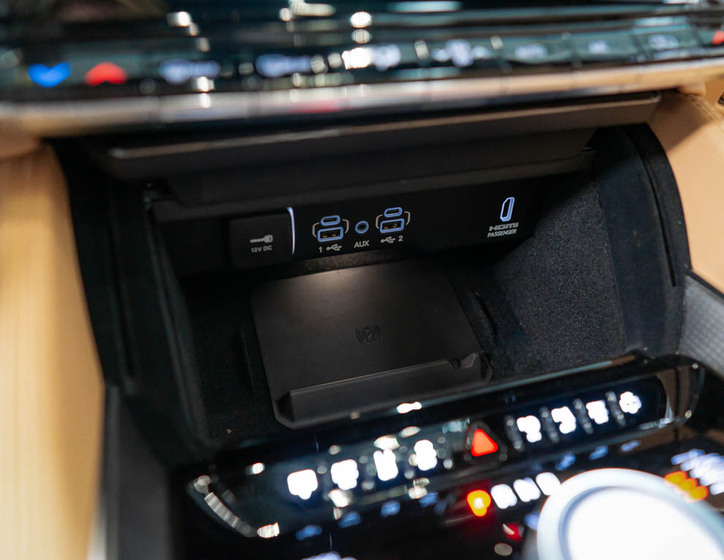 Jeep Grand Wagoneer 30