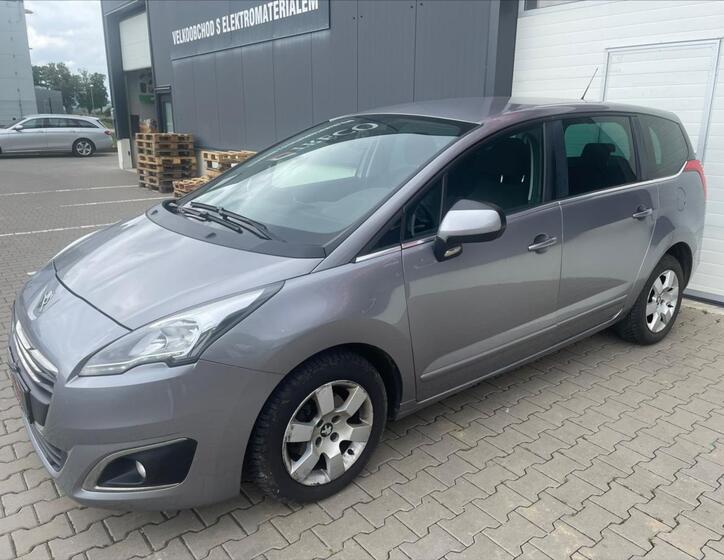 Peugeot 5008 1