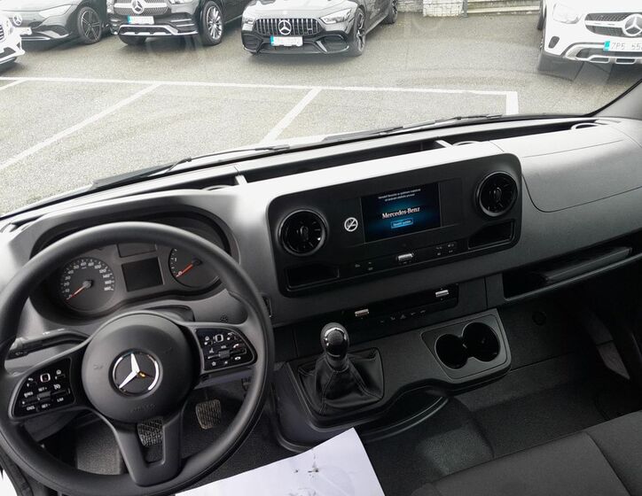 Mercedes-Benz Sprinter 11