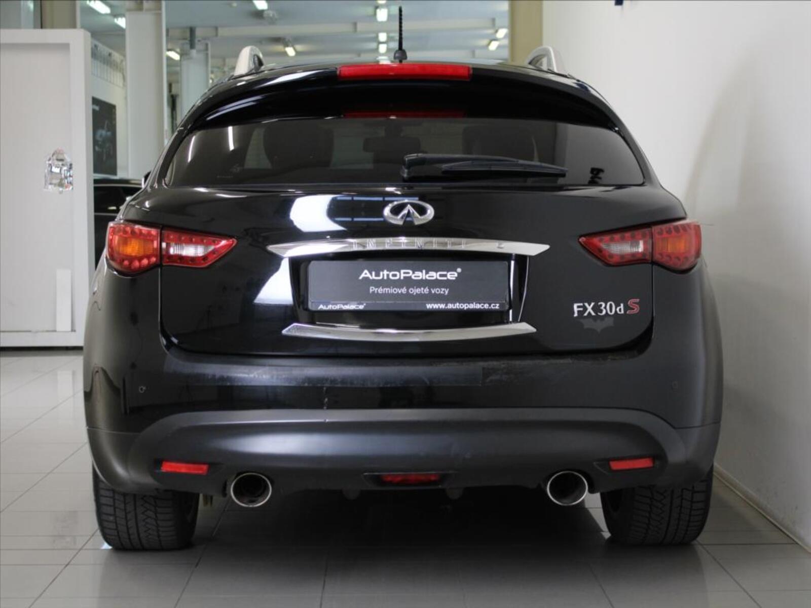 Infiniti FX30 4