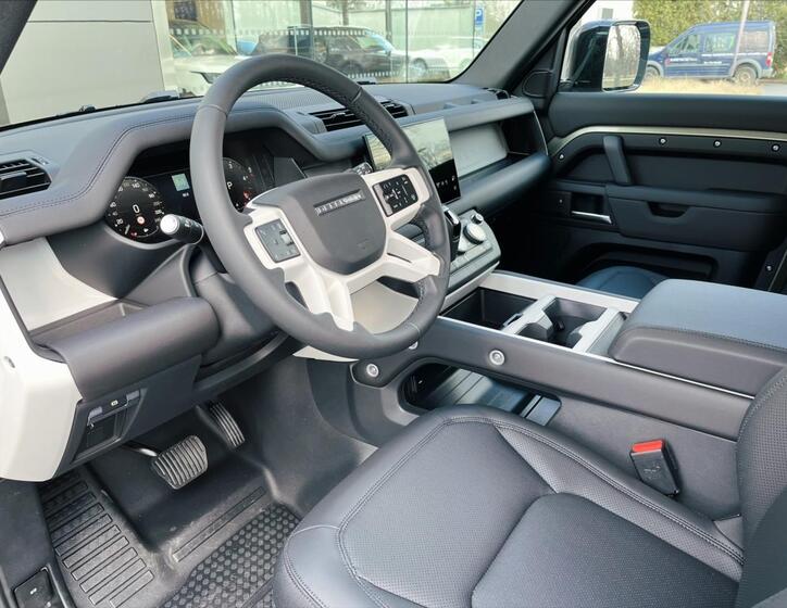 Land Rover Defender 8